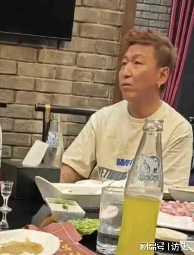 胖到认不出17岁儿子1米8长得像妈电子pg陈羽凡现状：低调生活50岁(图6)