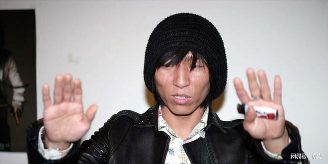 胖到认不出17岁儿子1米8长得像妈电子pg陈羽凡现状：低调生活50岁(图18)